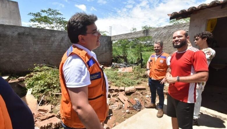 Governador Rafael Fonteles visita áreas afetadas pelas chuvas em Picos e reforça celeridade nas ações de reconstrução