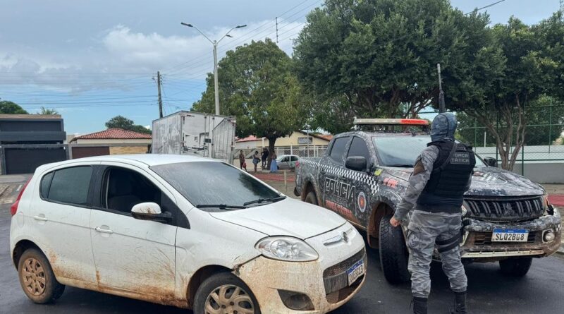 Trio é preso por suspeita de tráfico de drogas em São Raimundo Nonato; armas artesanais são apreendidas