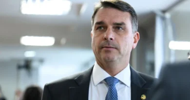 Canção nordestina exalta Flávio Bolsonaro e viraliza nas redes