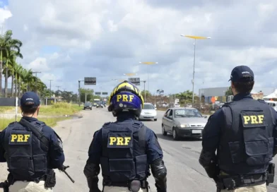 BMW invade contramão, atinge motociclista e mata idosa na BR-343, em Campo Maior
