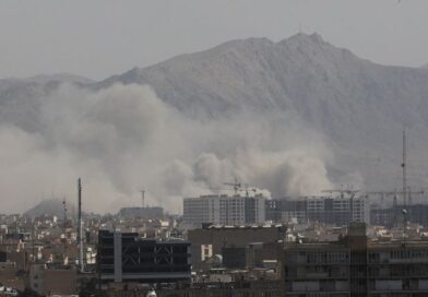 Irã ataca 14 países em retaliação à morte de Ali Khamenei, diz deputada dos EUA