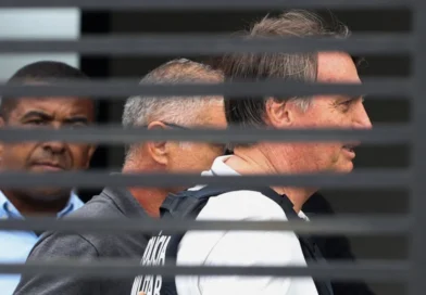 Moraes mantém restrições a visitas e proíbe drones em residência de Bolsonaro