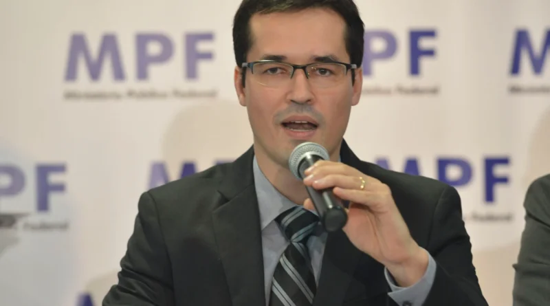 Deltan Dallagnol critica relação entre Daniel Vorcaro e instituições públicas em vídeo nas redes