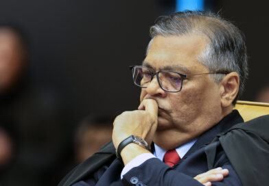 Anotações apreendidas pela PF citam “Dino” em registros sobre precatórios; ministro do STF nega relação