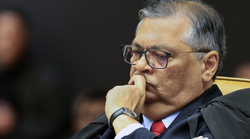 Anotações apreendidas pela PF citam “Dino” em registros sobre precatórios; ministro do STF nega relação