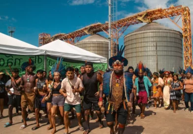 Indígenas mantêm protesto no Rio Tapajós e denunciam ameaças após intimação judicial