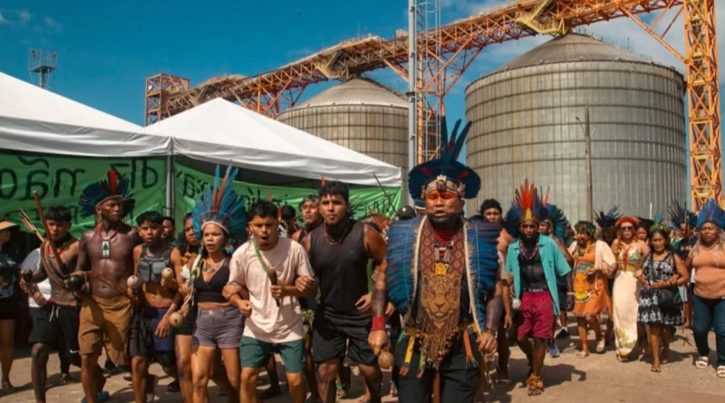Indígenas mantêm protesto no Rio Tapajós e denunciam ameaças após intimação judicial