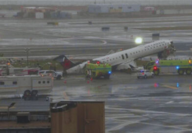 Colisão entre avião e caminhão de bombeiros deixa mortos e feridos em aeroporto de Nova York