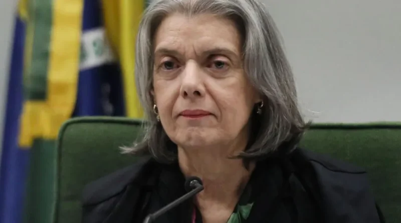 Cármen Lúcia reconhece clima tenso no STF durante caso Master e rebate críticas