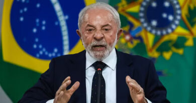 “SE QUISER FICAR RICO, NÃO VÁ PARA O SERVIÇO PÚBLICO”, DIZ LULA