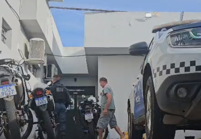 HOMEM É PRESO APÓS AGREDIR VIZINHA NO BAIRRO MORADA NOVA