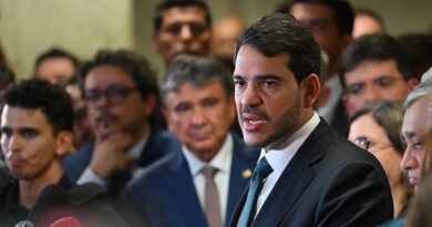 JORGE MESSIAS DIZ QUE SAI COM “DEVER CUMPRIDO” APÓS REJEIÇÃO AO STF