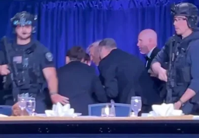 Trump é retirado às pressas de jantar após tiros durante evento em Washington