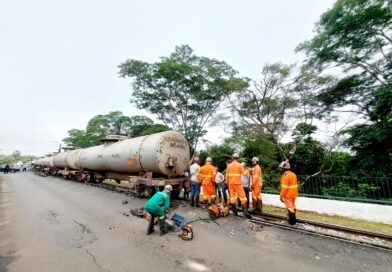 Descarrilamento de trem interdita Ponte Metálica e liberação pode ocorrer à tarde