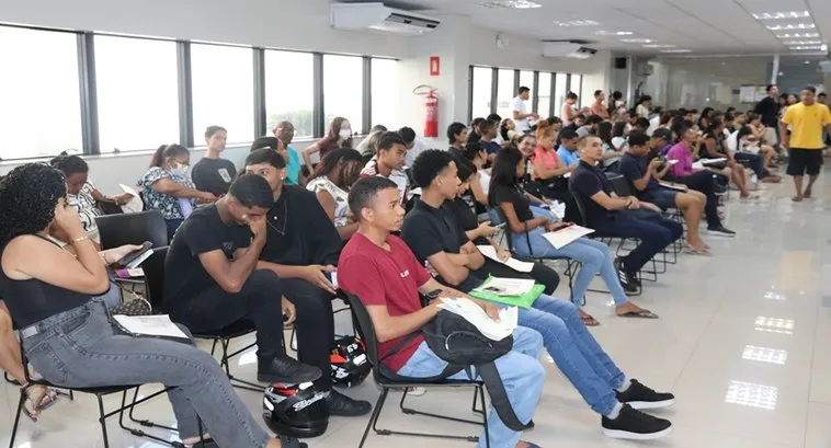 Prazo final leva multidões aos cartórios eleitorais e provoca longas filas em Teresina