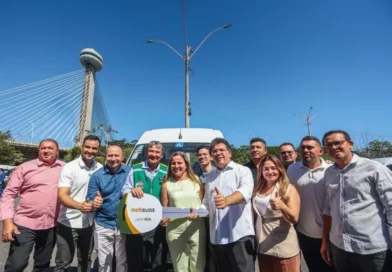Wellington Dias entrega 70 veículos adaptados para reforçar assistência social em municípios do Piauí