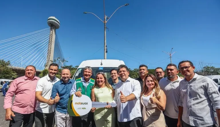 Wellington Dias entrega 70 veículos adaptados para reforçar assistência social em municípios do Piauí