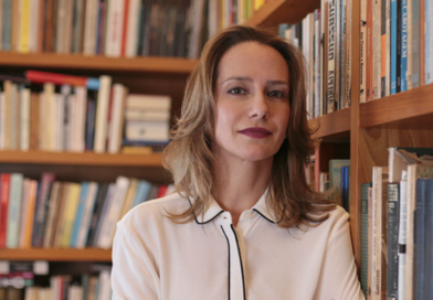 Contratos em Maricá envolvendo instituto ligado a Carol Proner geram questionamentos