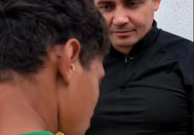 “COM MUITO TALENTO MUSICAL, MAS POR ILUSÃO ESCOLHEU O CRIME”: PRESO SURPREENDE O DELEGADO CHARLES AO CANTAR DURANTE AÇÃO DO DRACO