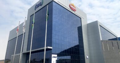 Gigante do setor de carnes, JBS acumula poder econômico e levanta debates sobre relação com o Estado