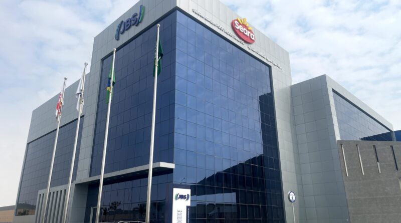 Gigante do setor de carnes, JBS acumula poder econômico e levanta debates sobre relação com o Estado