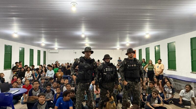 Palestra do GOC leva prevenção às drogas e cidadania a alunos de escola municipal