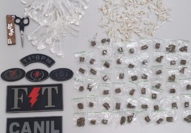 CANIL DA PM ESTOURA ESCONDERIJO DO TRÁFICO E APREENDE CENTENAS DE DROGAS EM TIMON