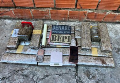 DENARC ESTOURA ESCONDERIJO E APREENDE MAIS DE 20 KG DE MACONHA ESCONDIO EM UM POTE DE CAFÉ NO BAIRRO VERMELHA