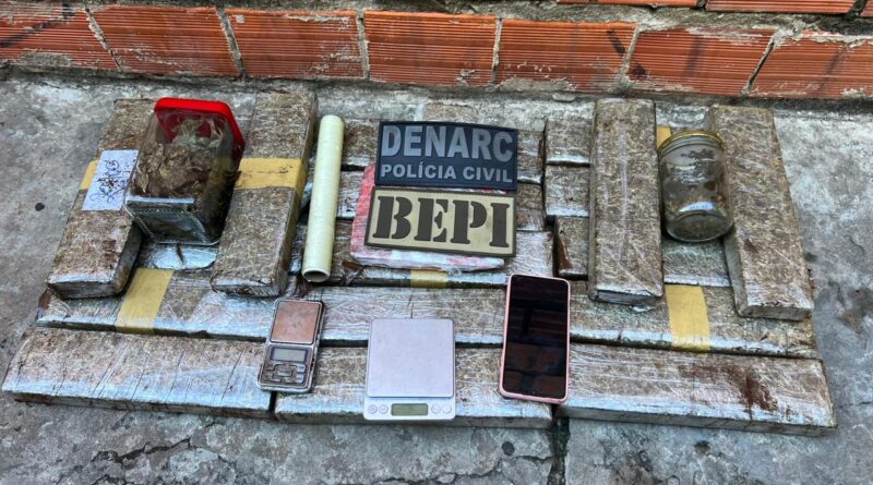 DENARC ESTOURA ESCONDERIJO E APREENDE MAIS DE 20 KG DE MACONHA ESCONDIO EM UM POTE DE CAFÉ NO BAIRRO VERMELHA