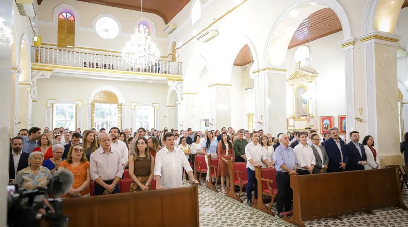 Rafael Fonteles celebra 41 anos com missa em Teresina e pede doações para instituições sociais