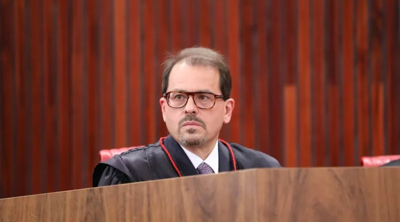 Ministro do TSE confirma encontro com advogado de Daniel Vorcaro em hotel de Brasília