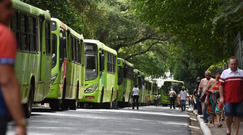 Motoristas e cobradores aprovam greve e transporte coletivo de Teresina pode parar a partir de segunda-feira