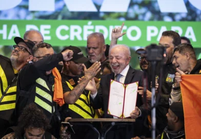 Governo federal lança linha de crédito de até R$ 30 bilhões para motoristas de app e taxistas