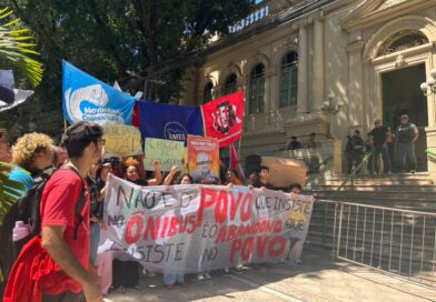 Protestos reúnem motoristas de aplicativo e estudantes na Prefeitura de Teresina