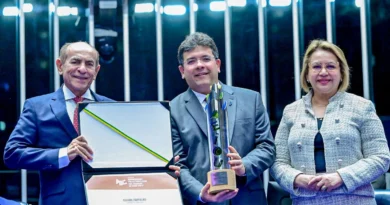 Rafael Fonteles é reconhecido pelo Senado por avanço na alfabetização no PIauí