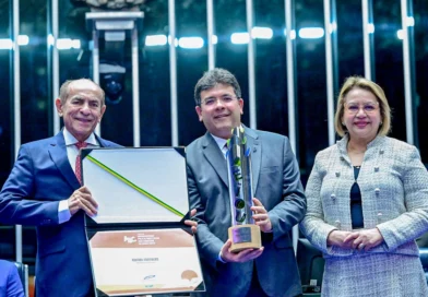 Rafael Fonteles é reconhecido pelo Senado por avanço na alfabetização no PIauí