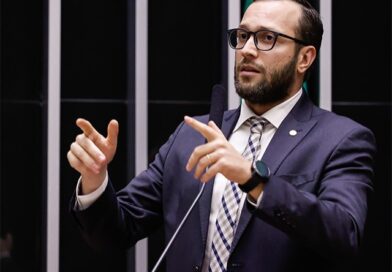 Deputado Filipe Barros critica cobertura sobre Banco Master e cobra esclarecimentos de integrantes do governo