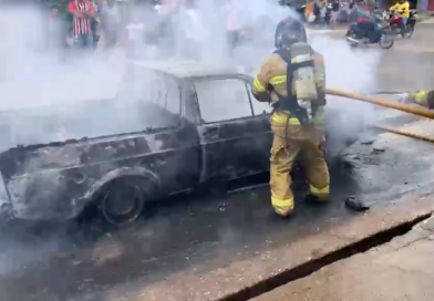 Carro é destruído por incêndio na zona Norte de Teresina; ninguém ficou ferido