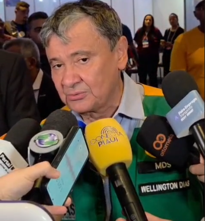 WELLINGTON DIAS DIZ QUE BOLSA FAMÍLIA NÃO É CORTADO APÓS CARTEIRA ASSINADA E AFIRMA QUE “BENEFICIÁRIO SÓ SAI DO BOLSA FAMÍLIA QUANDO DEIXA A POBREZA”