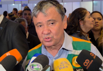 WELLINGTON DIAS DIZ QUE AÇÃO JUDICIAL IMPEDIU CONCLUSÃO DO PORTO DE LUÍS CORREIA