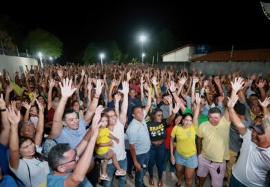 Joel Rodrigues é recebido por grande público em Curimatá durante agenda no Sul do Piauí