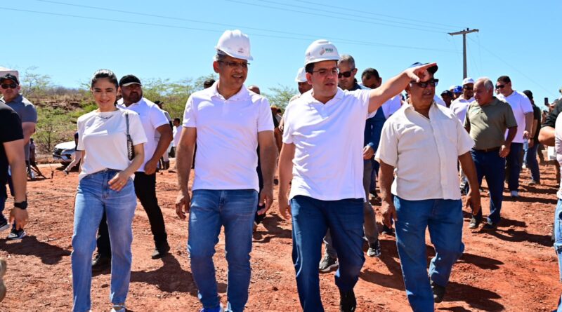 Rafael Fonteles acompanha obras de pavimentação em João Costa e destaca investimentos em infraestrutura