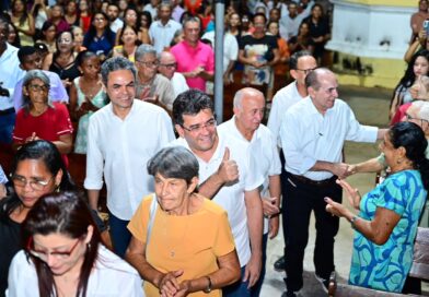Rafael Fonteles participa dos festejos de São João Batista em São João do Piauí após agenda de obras