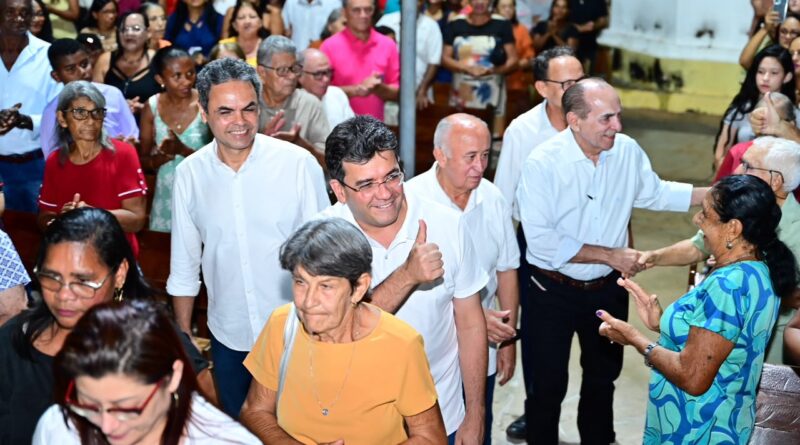 Rafael Fonteles participa dos festejos de São João Batista em São João do Piauí após agenda de obras
