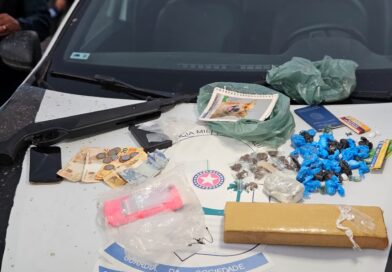22º BPM PRENDE TRÊS SUSPEITOS E APREENDE DROGAS E ARMA NA ZONA SUL DE TERESINA