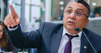 “NÃO FAÇO POLÍTICA COM PALHAÇADA”, DISPARA DUDU EM RESPOSTA À ELOGIO DA VEREADORA TERESINHA MEDEIROS