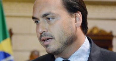 Carlos Bolsonaro diz que “renasceu” em Santa Catarina ao justificar pré-candidatura ao Senado