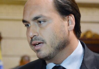 Carlos Bolsonaro diz que “renasceu” em Santa Catarina ao justificar pré-candidatura ao Senado
