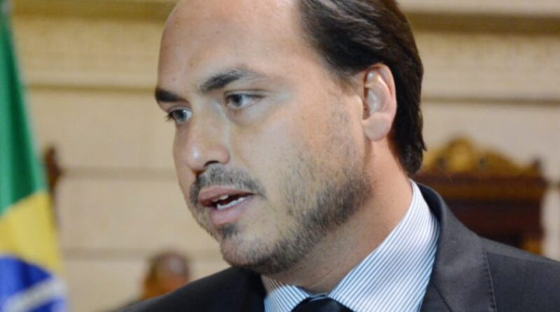 Carlos Bolsonaro diz que “renasceu” em Santa Catarina ao justificar pré-candidatura ao Senado