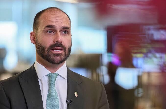 Eduardo Bolsonaro cita operações contra facções na América do Sul e questiona política de segurança do governo Lula